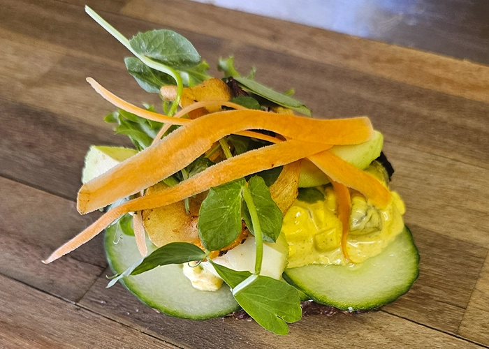 advocado med æggecreme