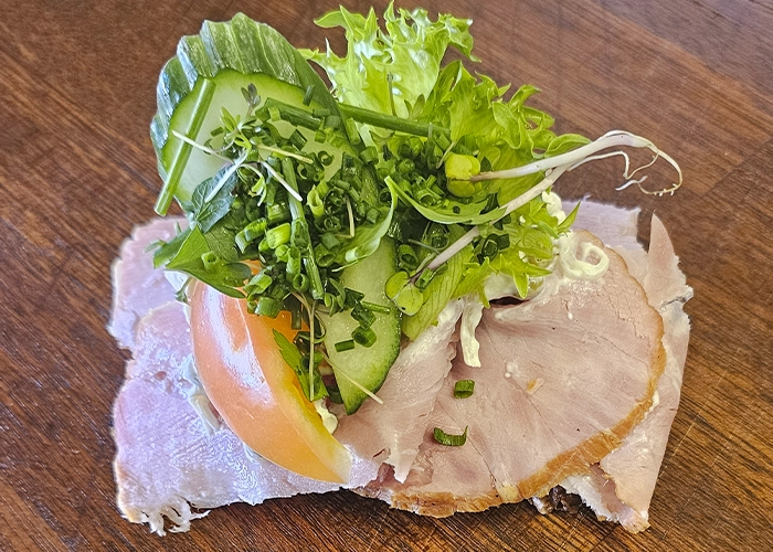 skinke med italiensksalat